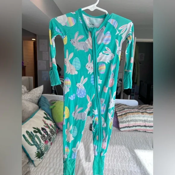 Little Sleepies Green Hoppy Days Zippy Pajamas Size 6-12M VGUC - Picture 2 of 7